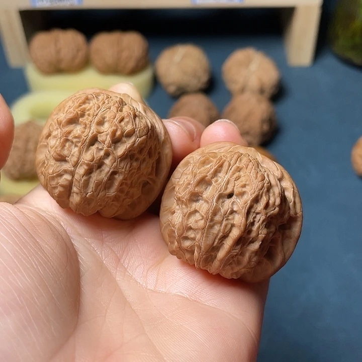 文玩核桃吊坠血麒麟38