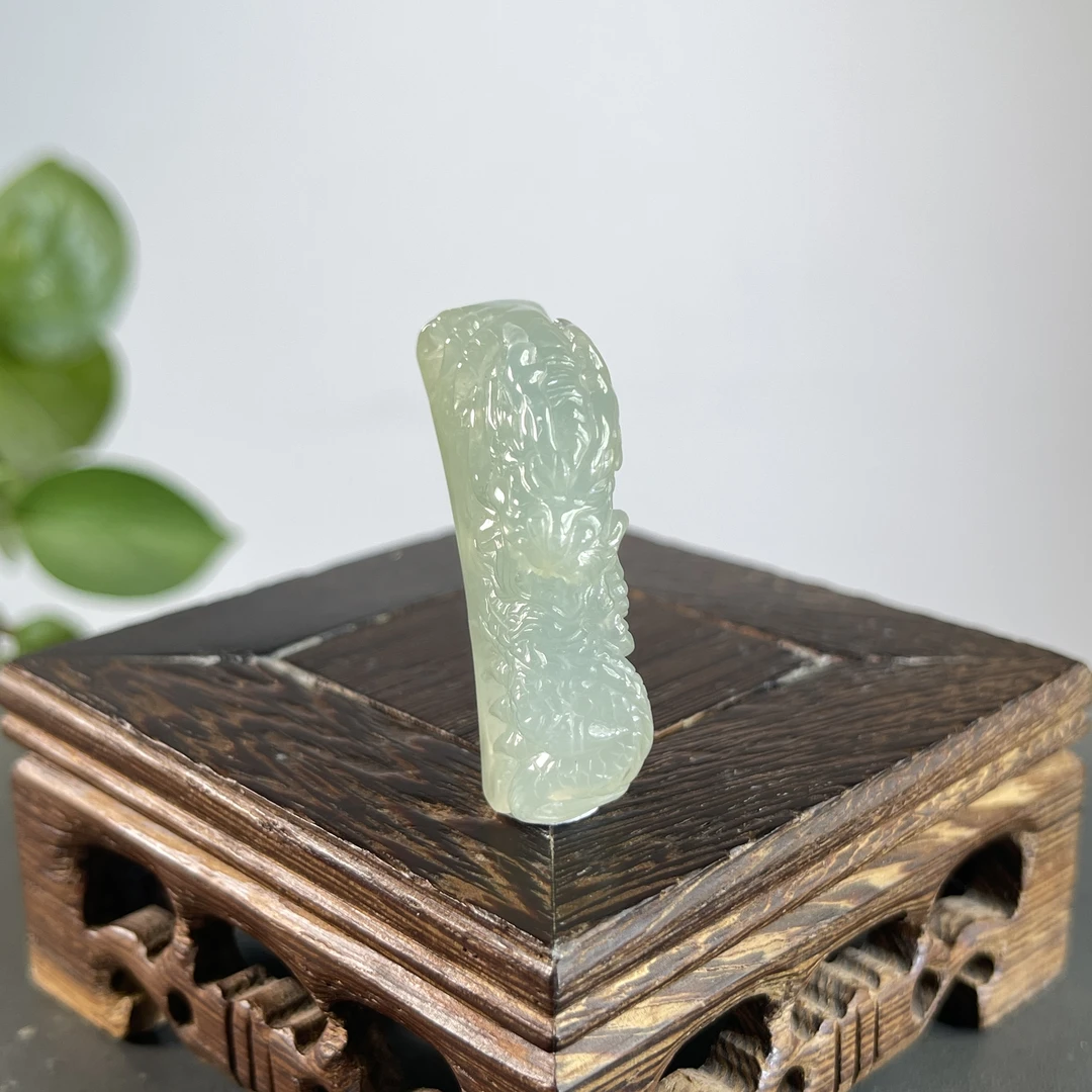 JTA30-101 天然缅甸A货翡翠 龙手牌