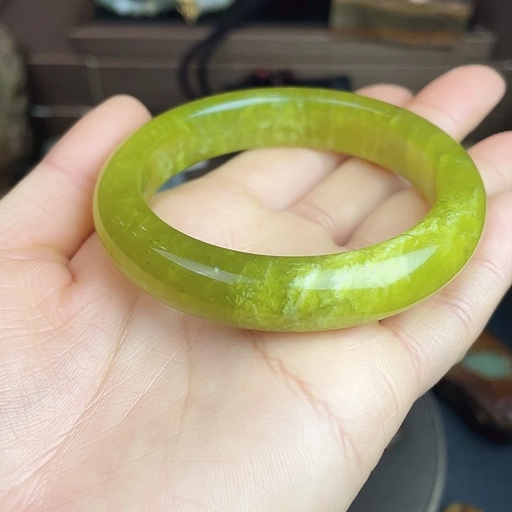 透闪石质玉未镶嵌手镯