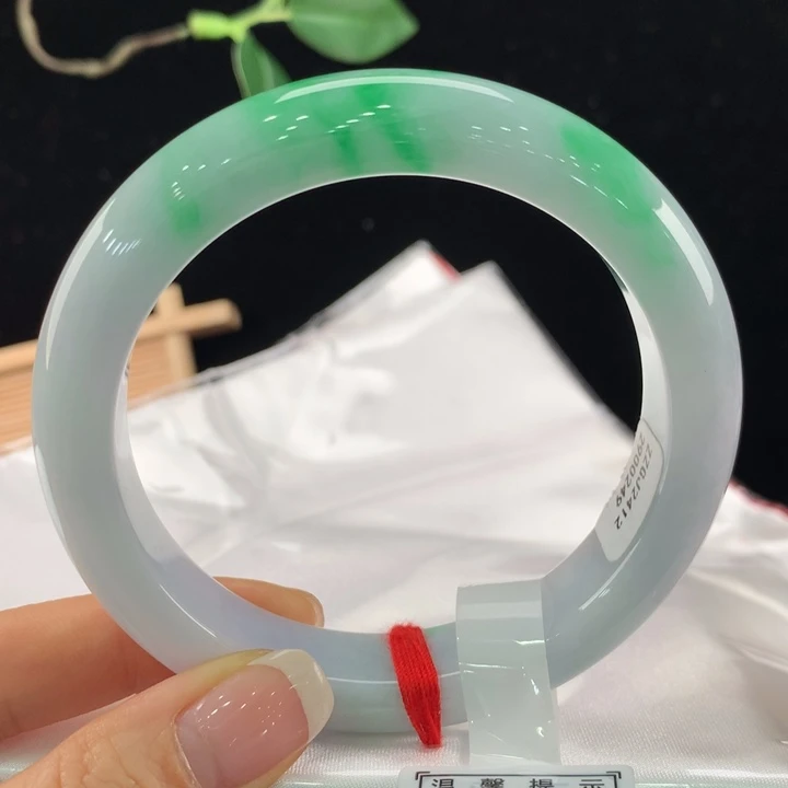 翡翠手镯未镶嵌111-0249