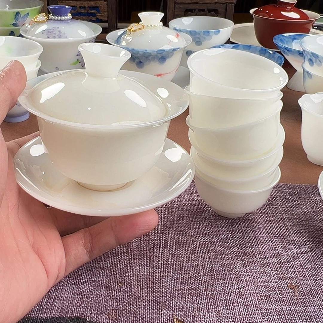 陶盖碗采用优质瓷土制作