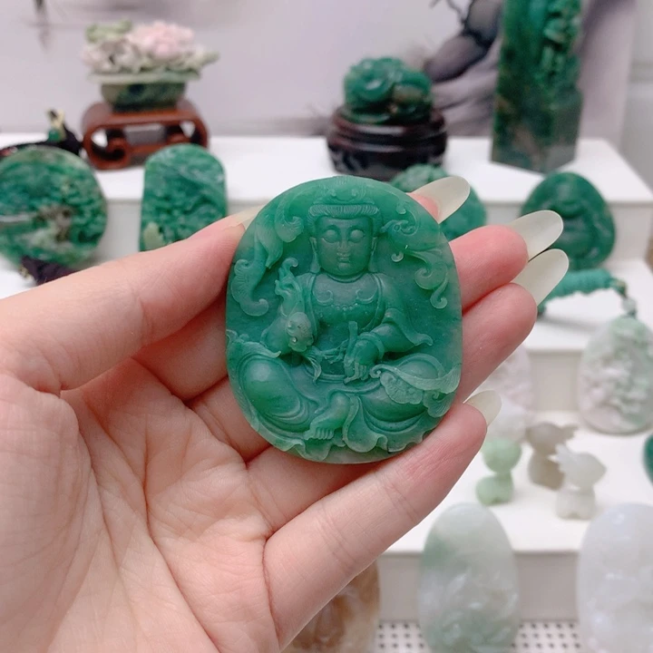 叶***秋未镶嵌独山玉颈饰