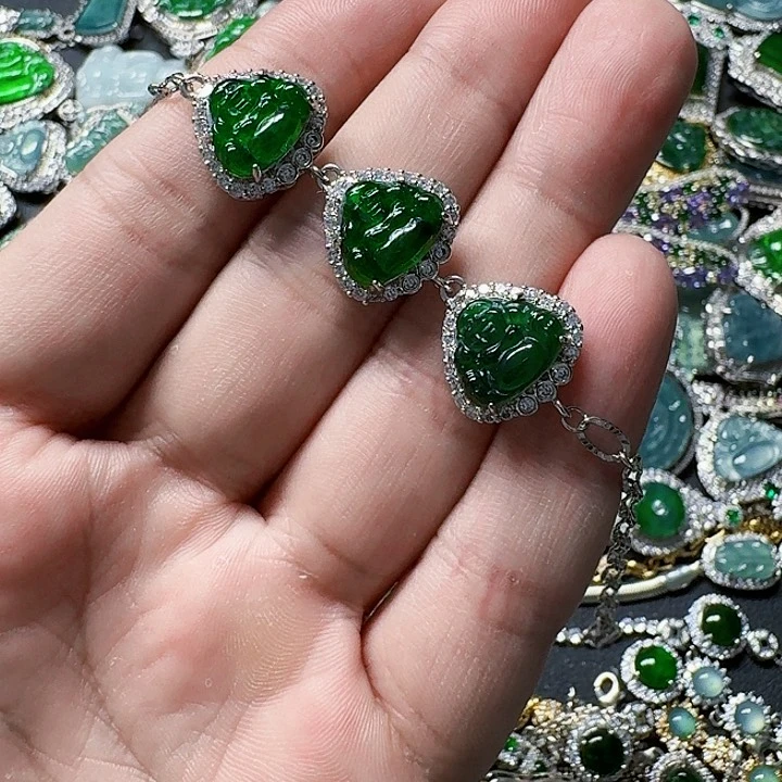 翡翠颈饰未镶嵌天然A货翡翠放漏