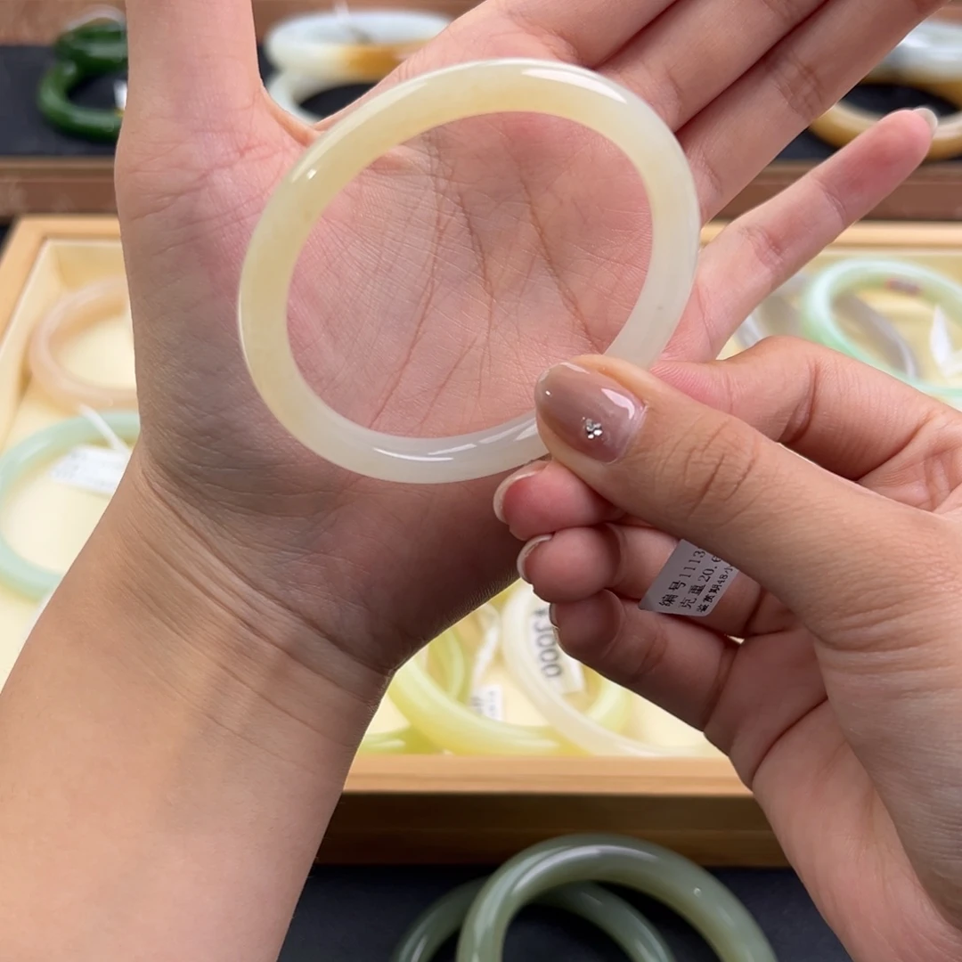 和田玉未镶嵌手镯