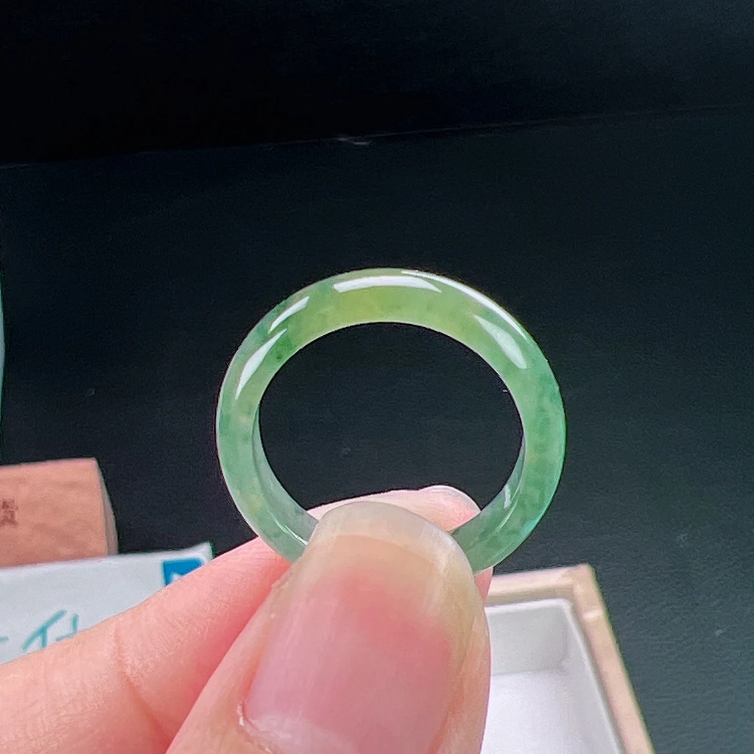 正品天然翡翠黄加绿戒指内径16.4/4.5/2.5百搭精美