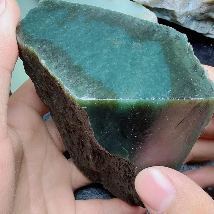 和田玉（糖玉）未镶嵌珠宝奇石