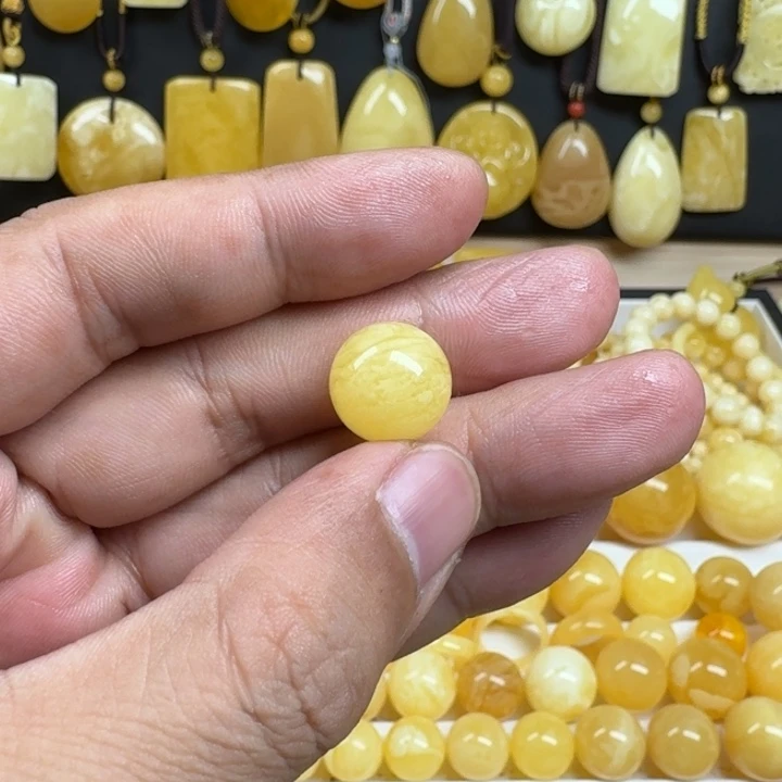 灰***狼蜜蜡未镶嵌珠宝奇石14+