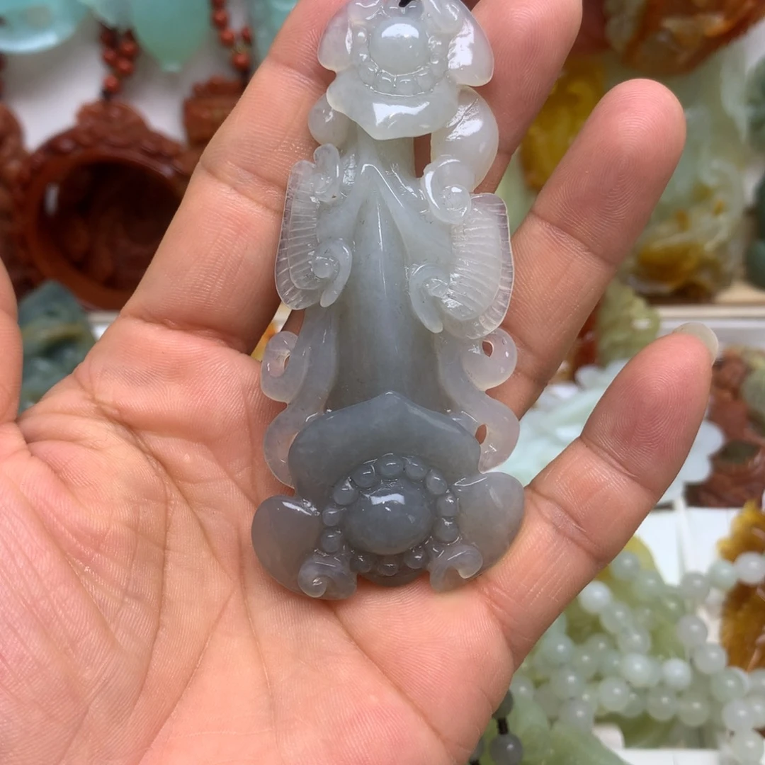 蛇纹石玉颈饰未镶嵌温***道