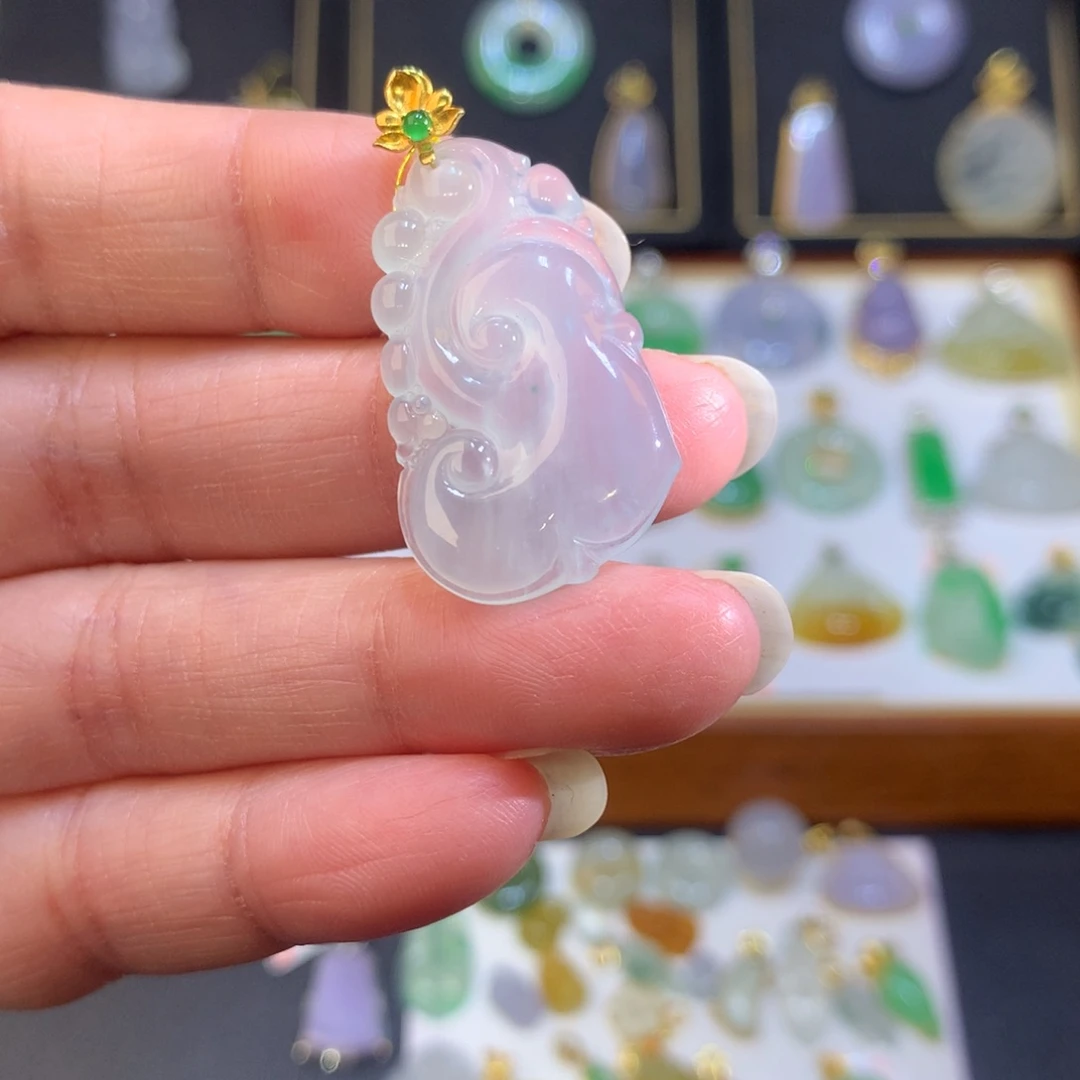 翡翠18K金镶嵌颈饰