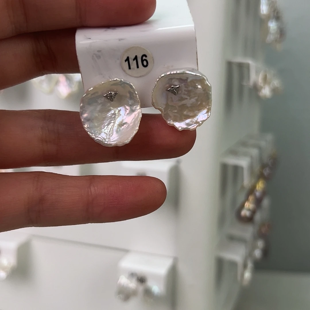 要***果非金属巴洛克花瓣耳饰