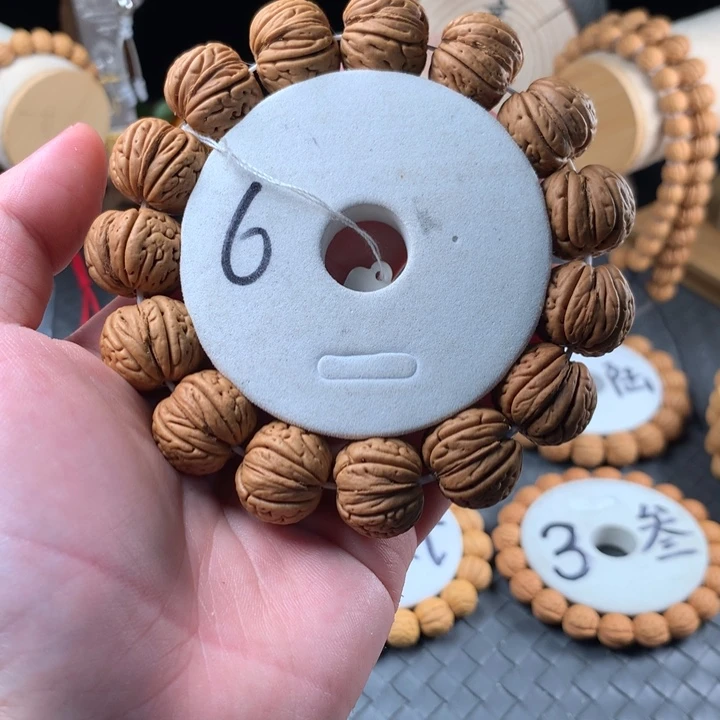 手串桃核老树磨盘（宽脐）