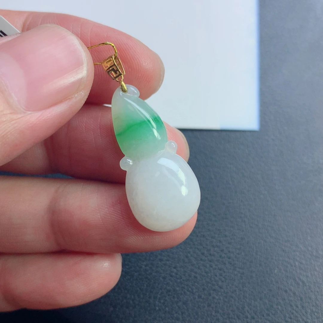 翡翠未镶嵌颈饰葫芦