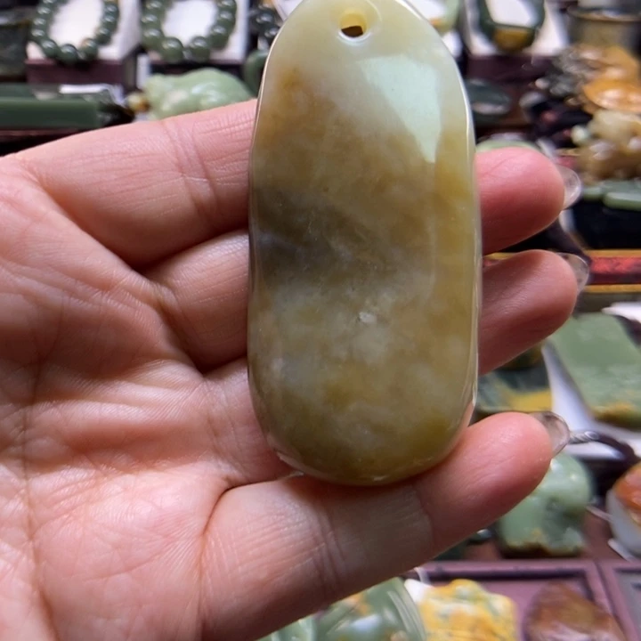 未镶嵌岫岩老玉（透闪石质玉）把件