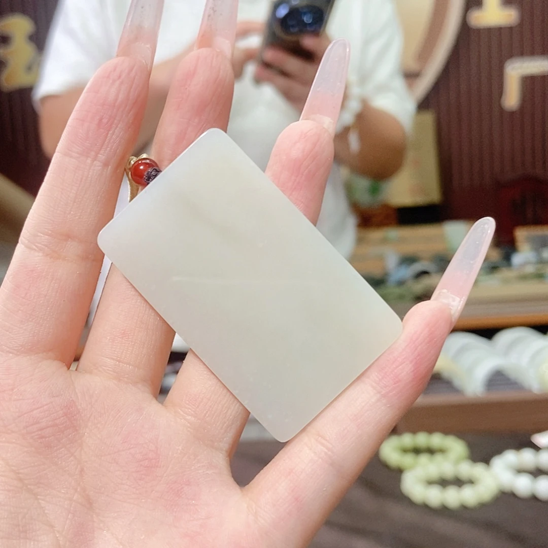 温***暖和田玉未镶嵌颈饰