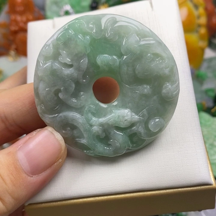 翡翠未镶嵌吊坠(赠链)