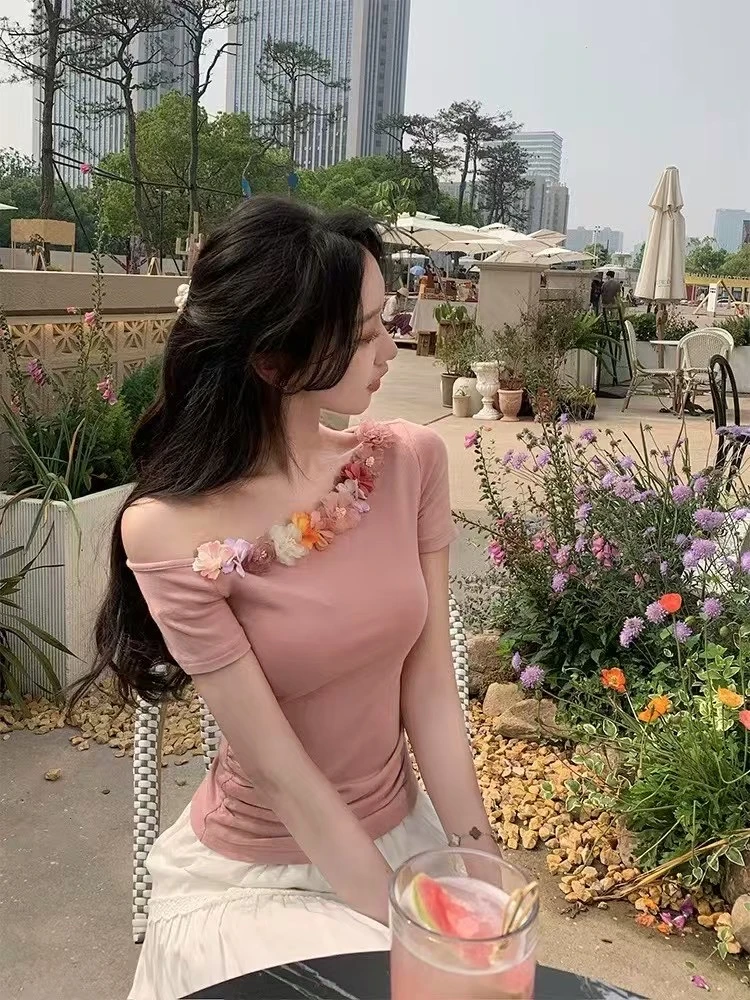 纯欲性感单肩立体花朵短袖T恤女夏季新款修身显瘦设计感小众上衣