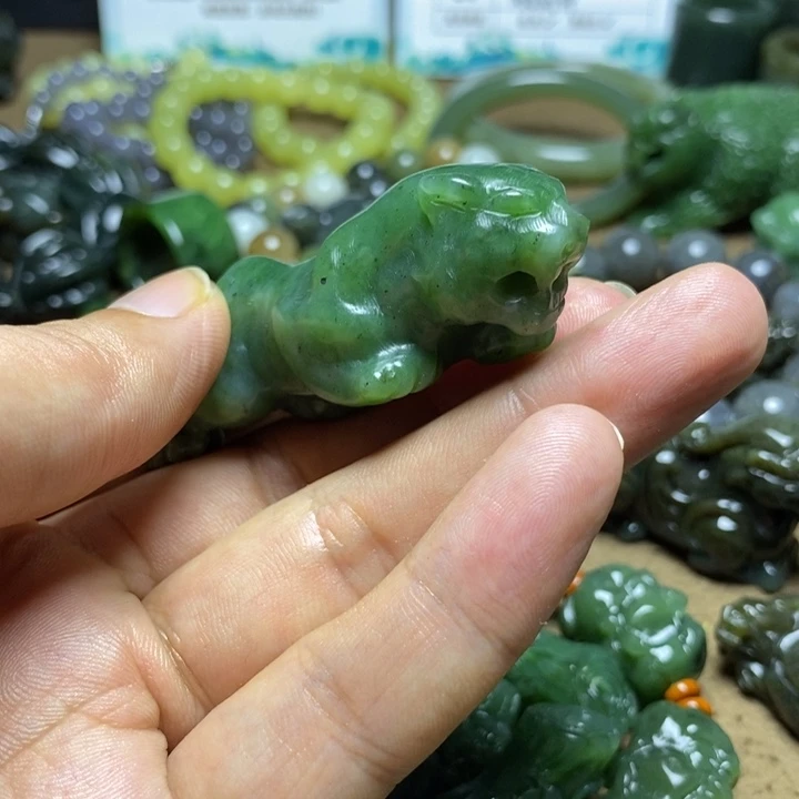 ←***←颈饰未镶嵌和田玉