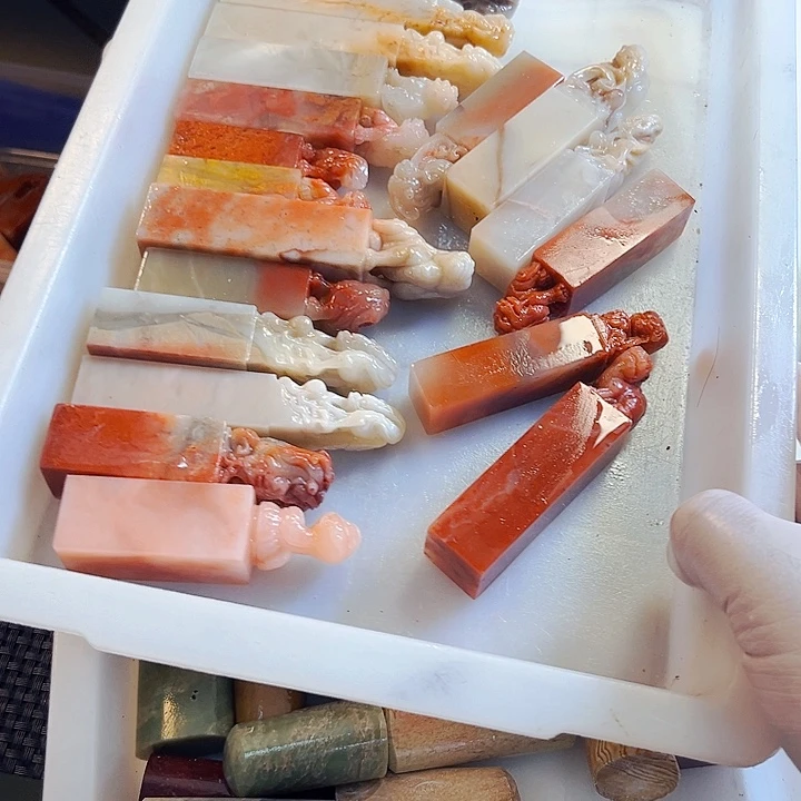 甜***酒青田石印石今天我也有个