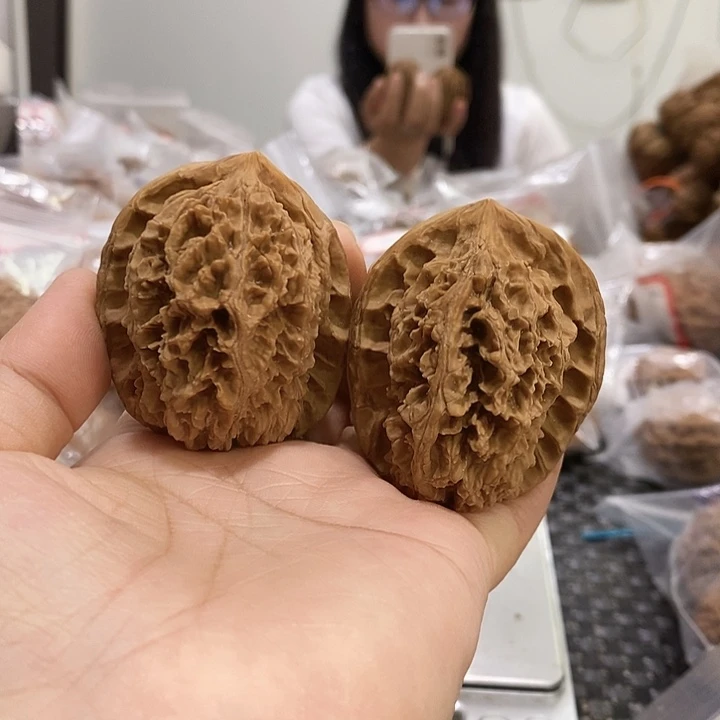 文玩核桃吊坠大花43有修