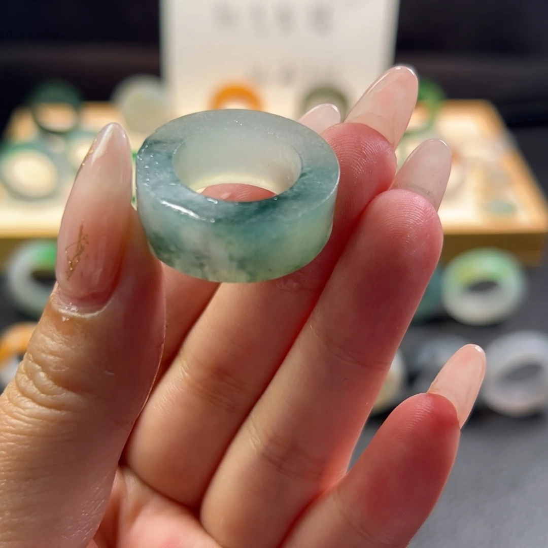 定制翡翠未镶嵌戒指