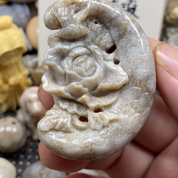 硅化珊瑚（珊瑚玉）未镶嵌颈饰