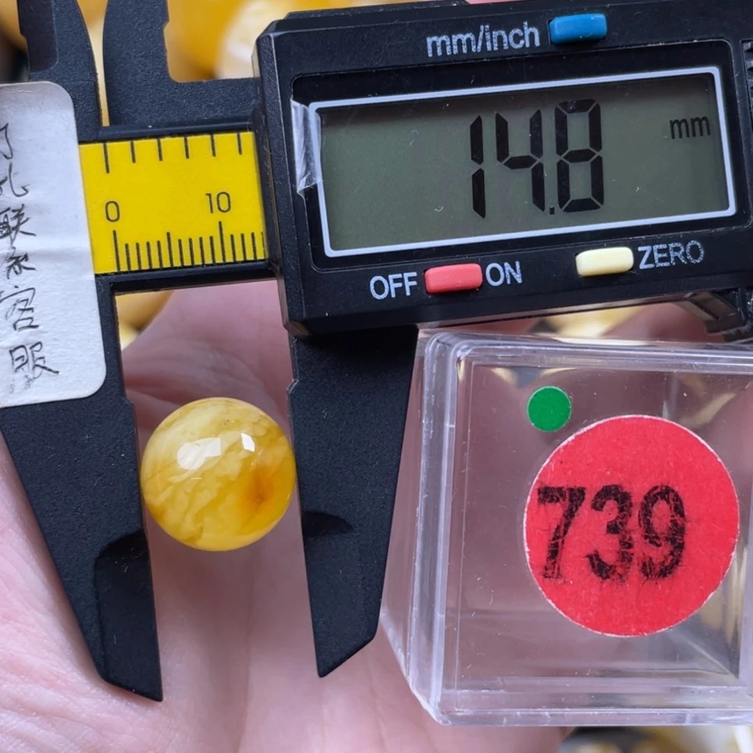 蜜蜡未镶嵌珠宝奇石
