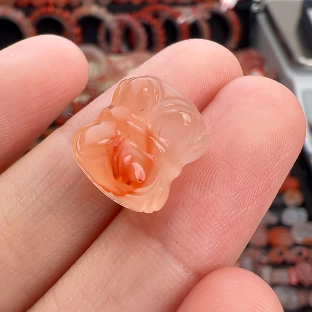 南红玛瑙未镶嵌颈饰并蒂莲