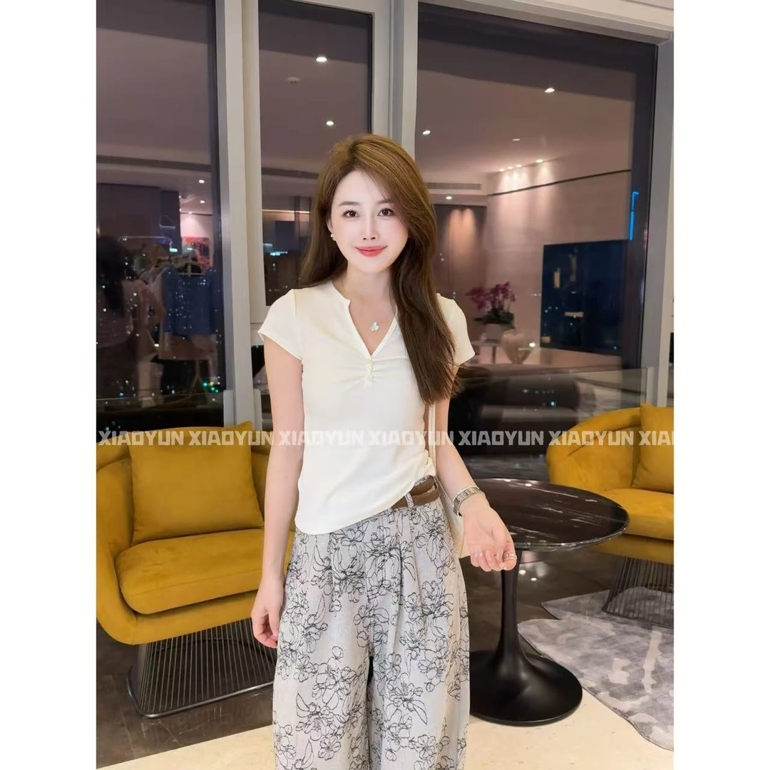 V领排扣T 小允姐姐2025新款时尚气质高级V领排扣T恤上衣