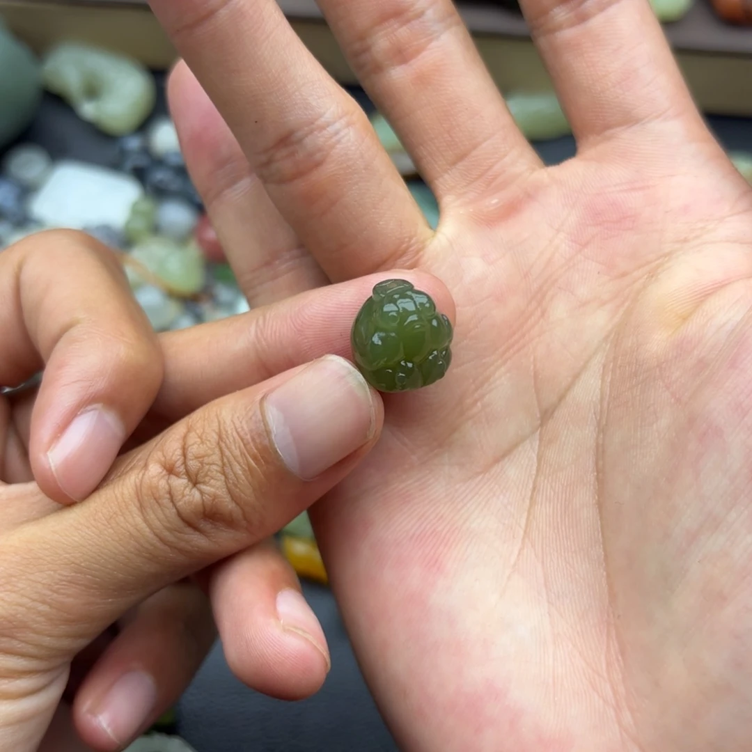 白***痣和田玉未镶嵌颈饰