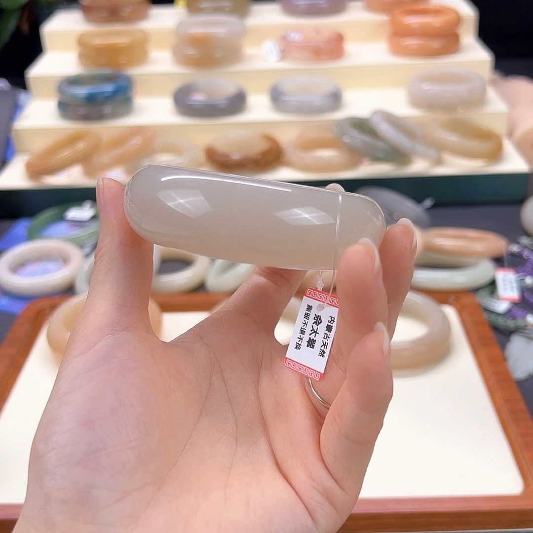 有***ᵒ石英质玉手镯未镶嵌