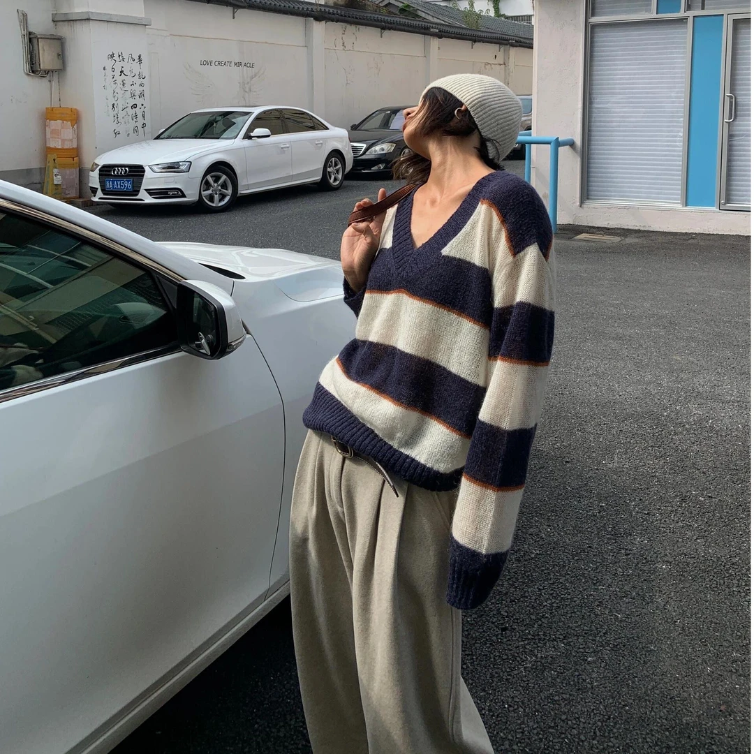 2025冬季新款法式V领拼色条纹毛衣百搭慵懒风宽松显瘦针织上衣女