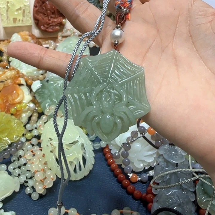 合金蛇纹石玉吊坠