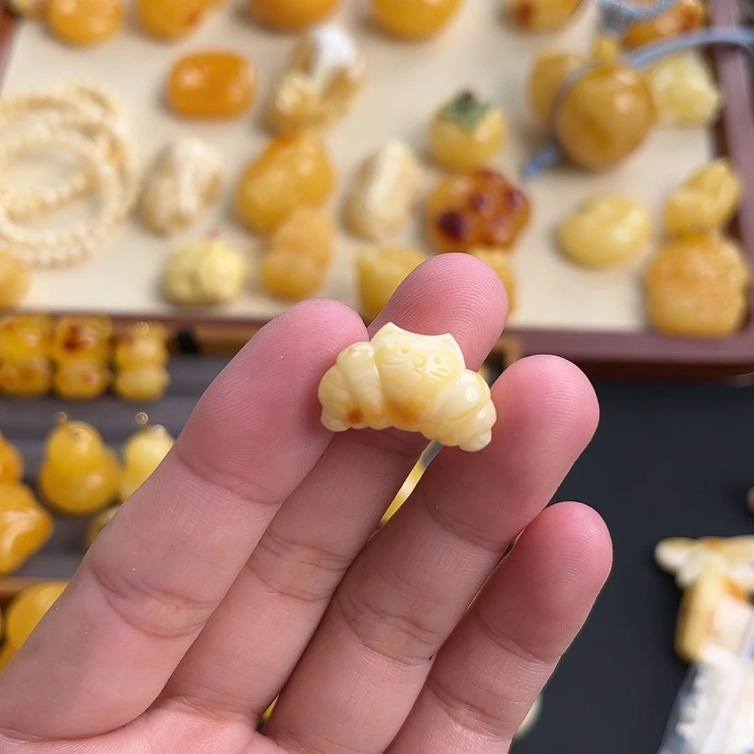琥珀未镶嵌珠宝奇石