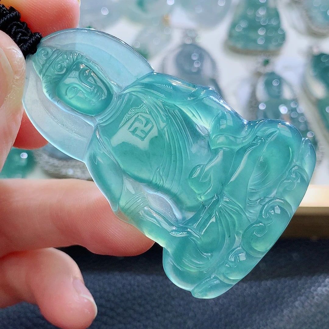 翡翠挂件未镶嵌翡翠