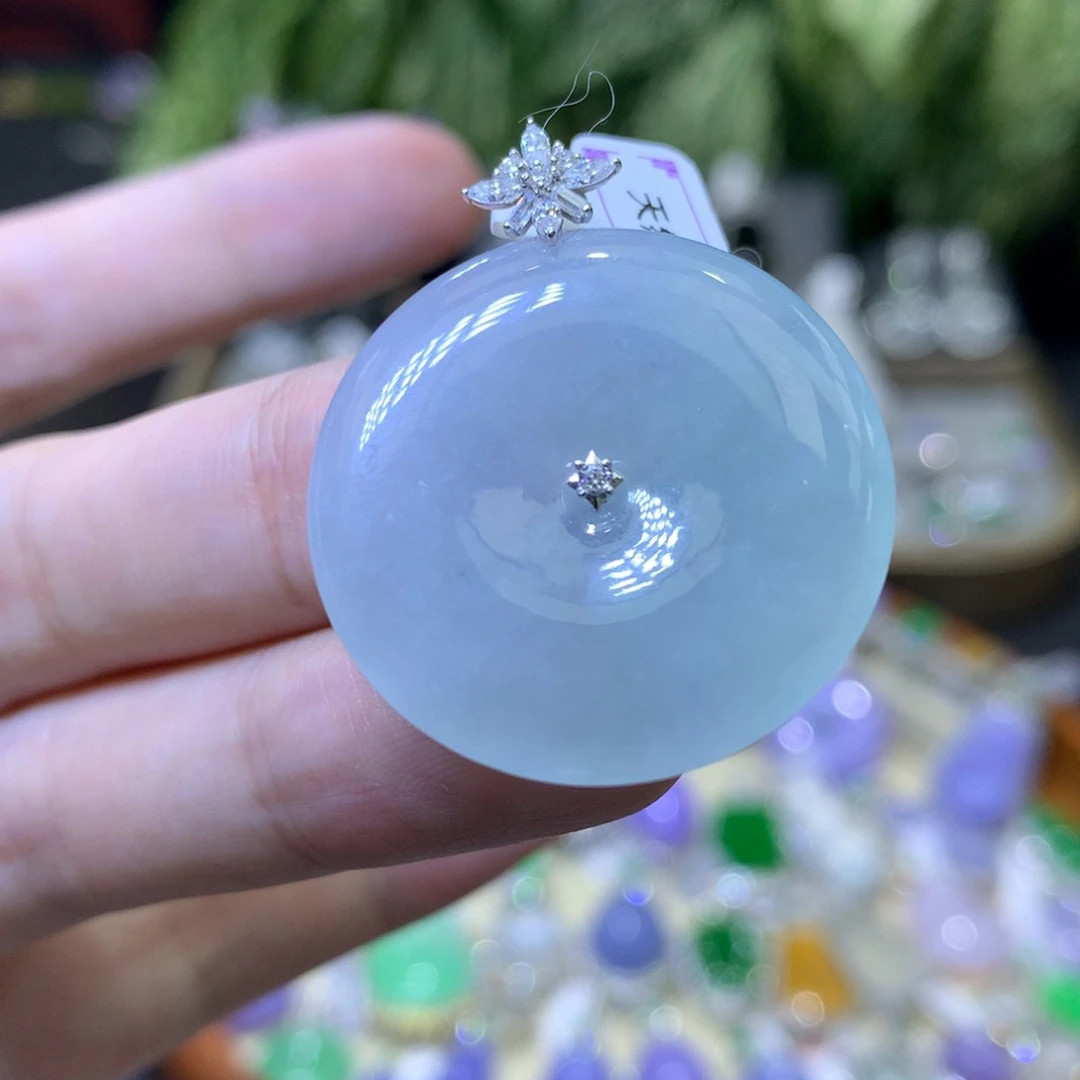 颈饰18K金镶嵌翡翠