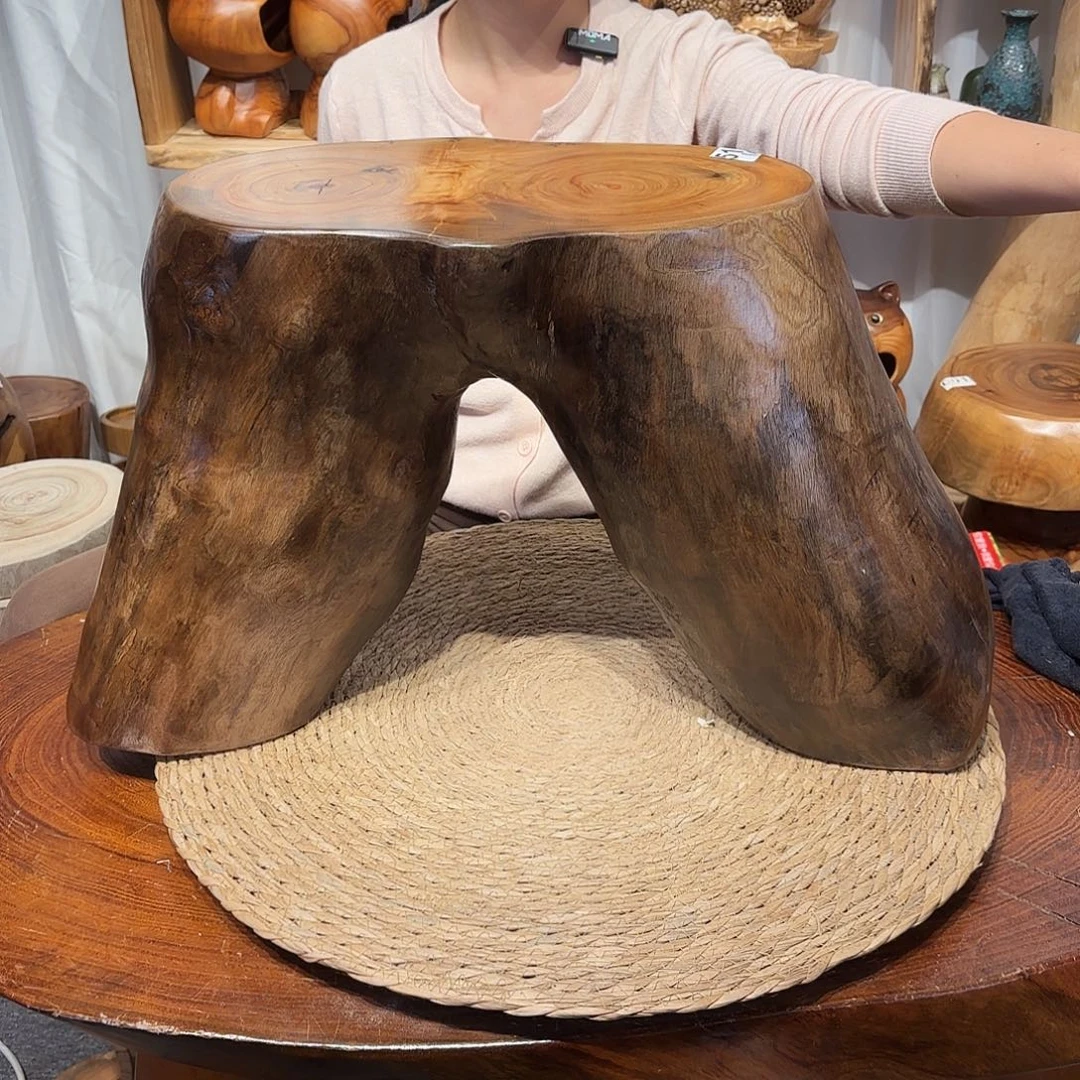 香樟木根雕凳子一物一拍编号514