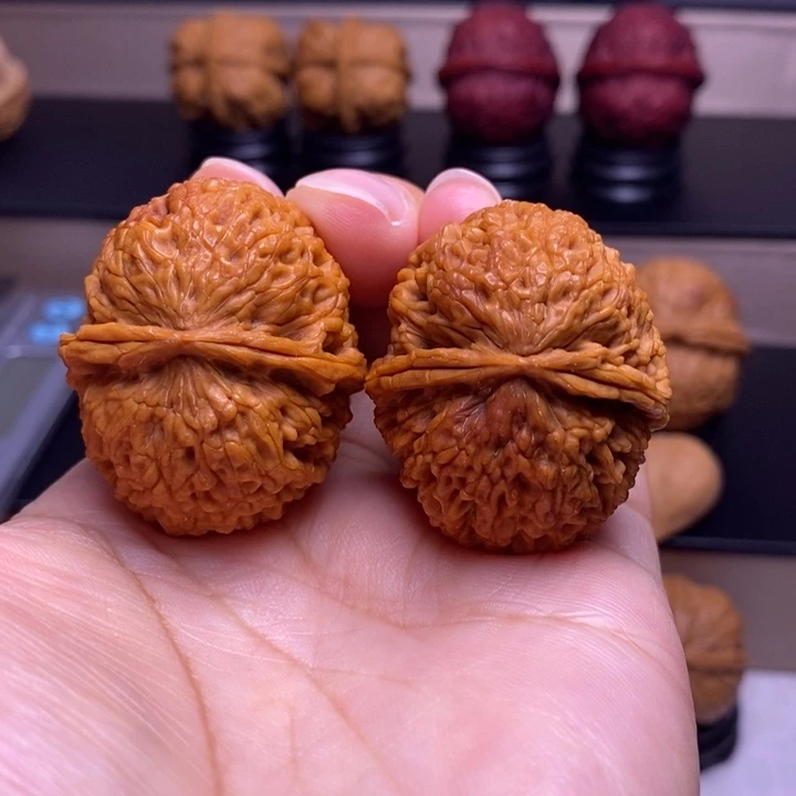 把件文玩核桃盘龙玉凤绣球61