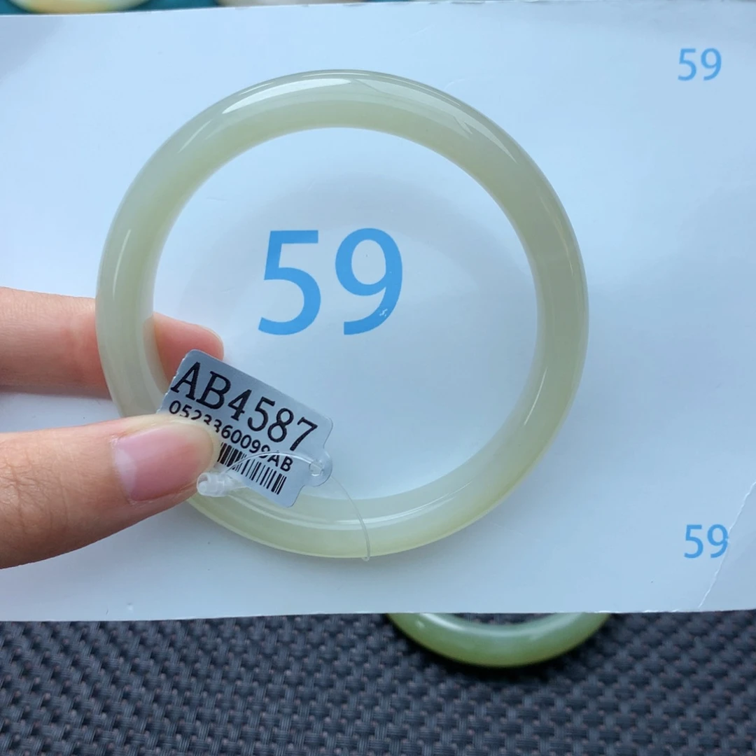 寒***冰和田玉手镯未镶嵌