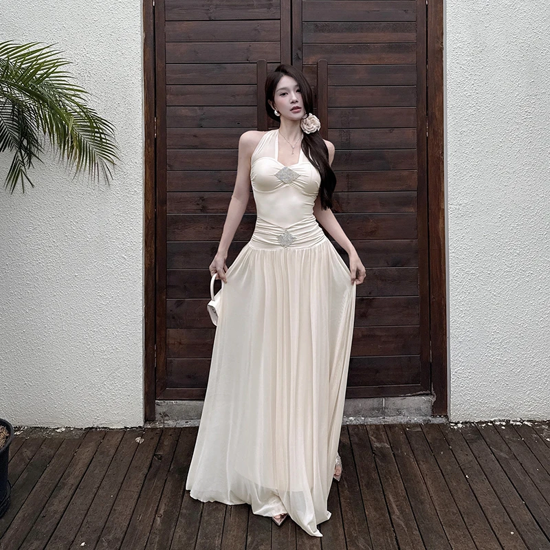 法式高级感杏色挂脖网纱连衣裙女2025夏季新款修身气质纯欲风长裙