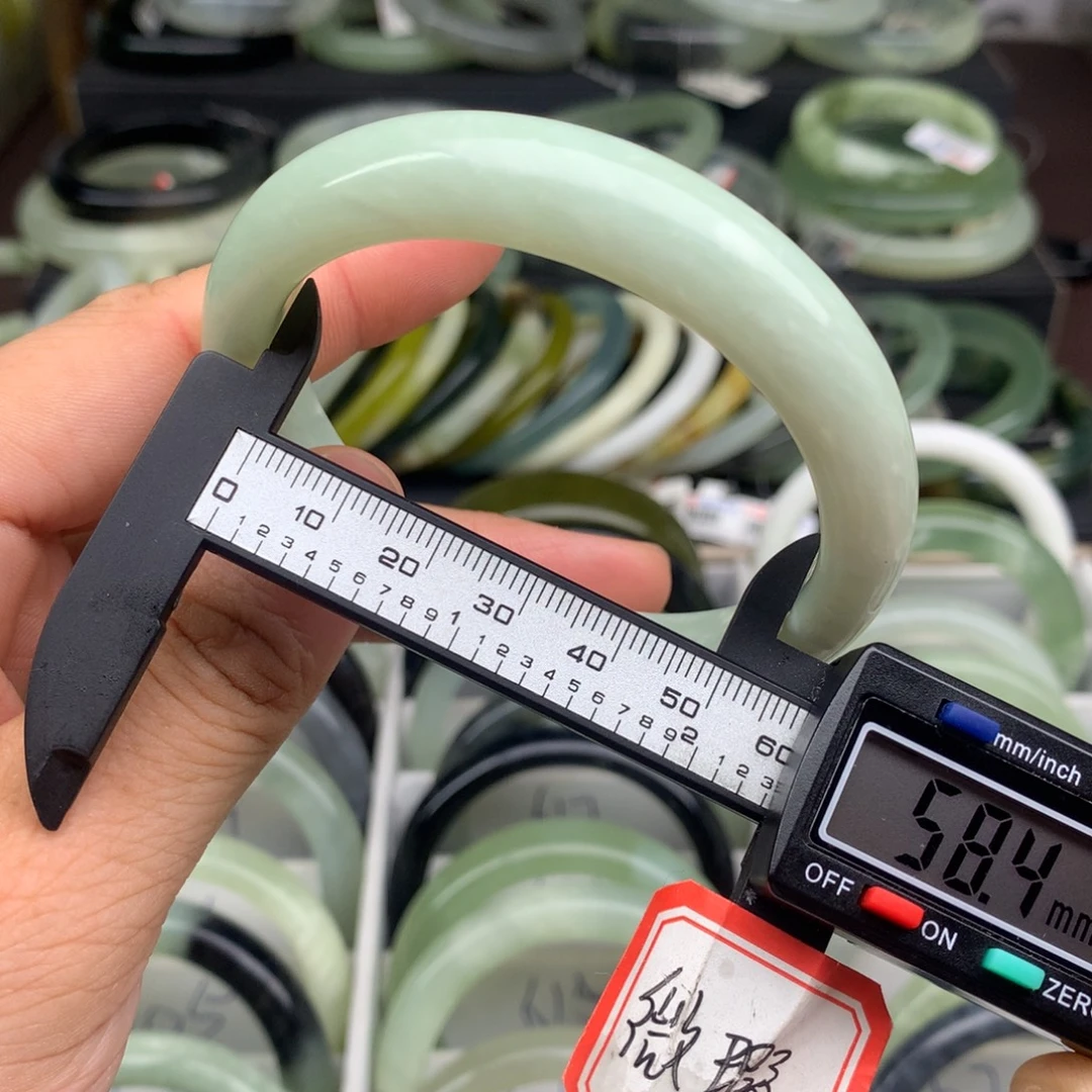 蛇纹石玉未镶嵌手镯612