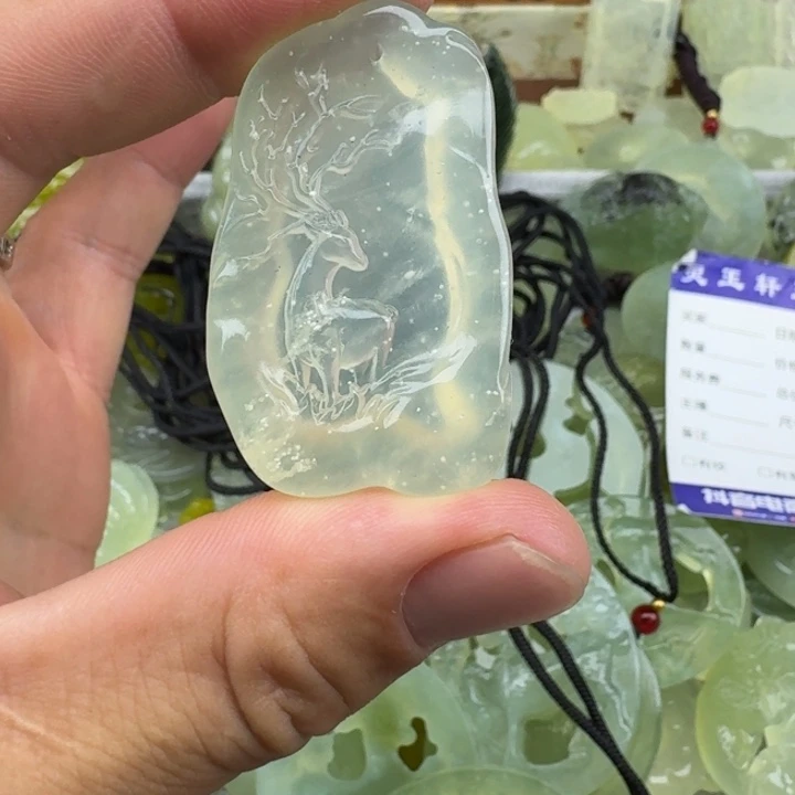 陌***路蛇纹石玉未镶嵌颈饰