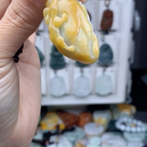 翡翠颈饰未镶嵌翡翠