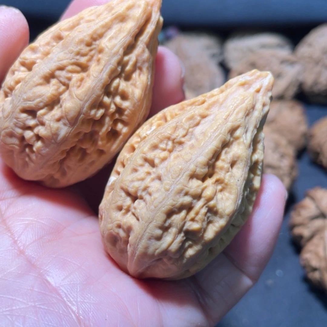 【闪购商品】文玩核桃把件东北楸子28
