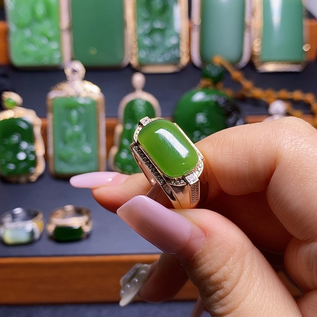 嘉***嘉和田玉18K金镶嵌挂件