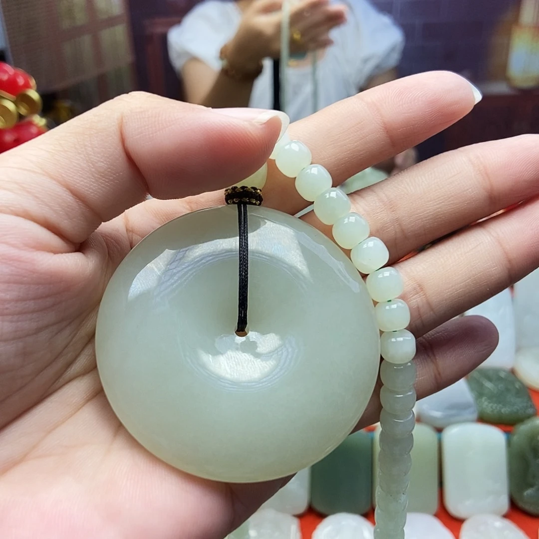 颈饰未镶嵌和田玉孤***者