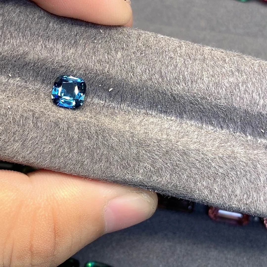 尖晶石裸石尖晶石