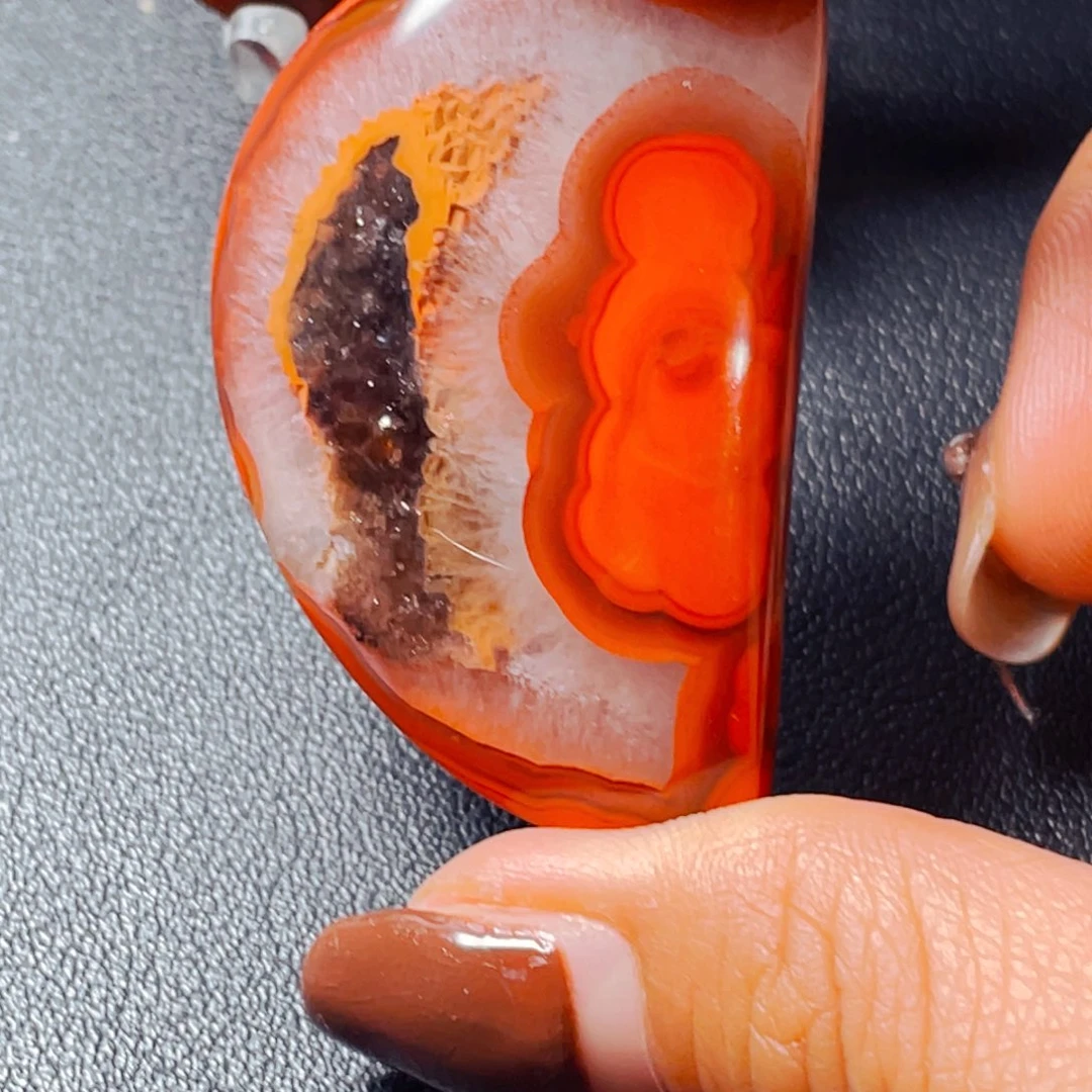 未镶嵌颈饰玛瑙/玉髓游*