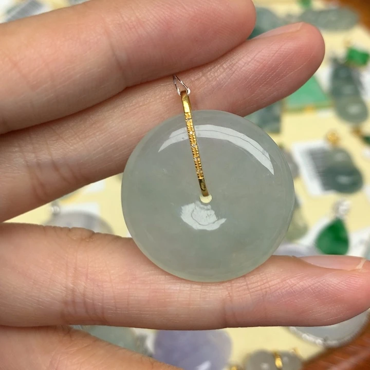颈饰18K金镶嵌翡翠