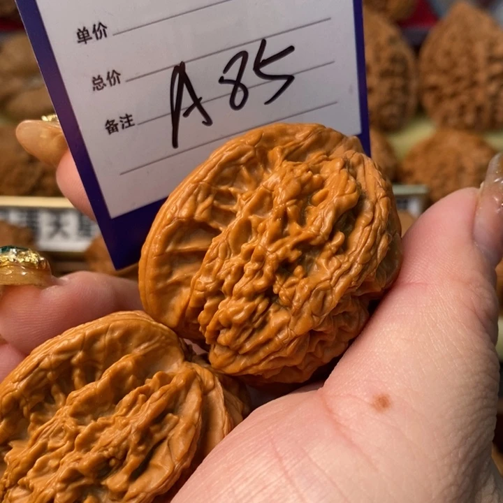 泳***玖把件桃核粗筋虎虎