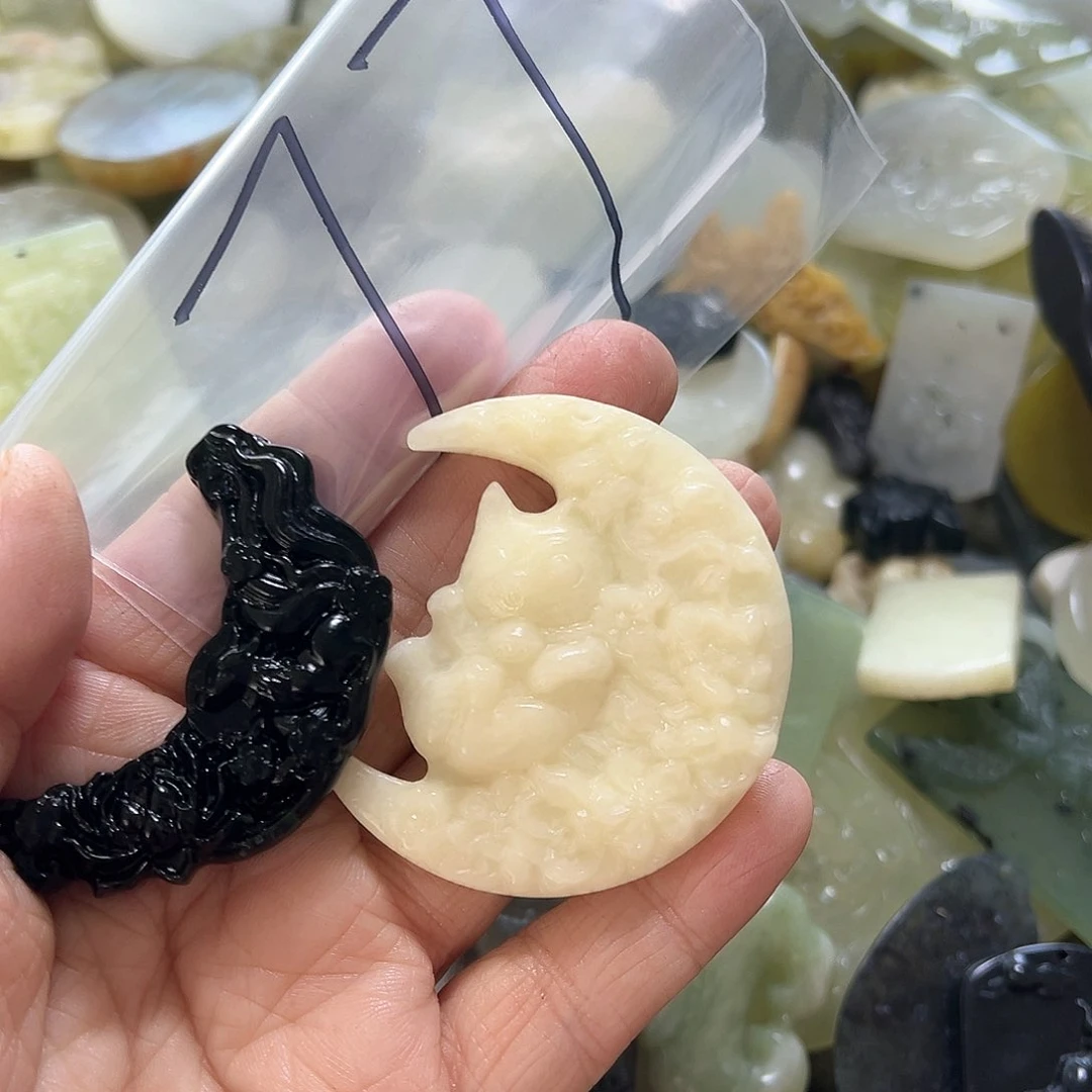 蛇纹石玉颈饰未镶嵌暖***光77